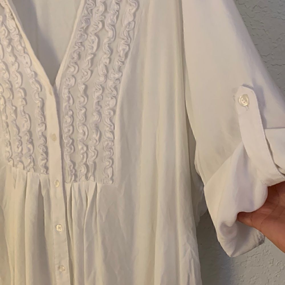 SPENSE Women’s White Flowy V-Neck Tunic Top.  Size 3XL